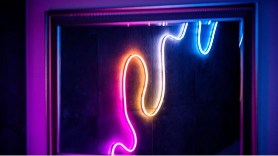 Estetica: Insegna al neon a LED vs Glass Glow
