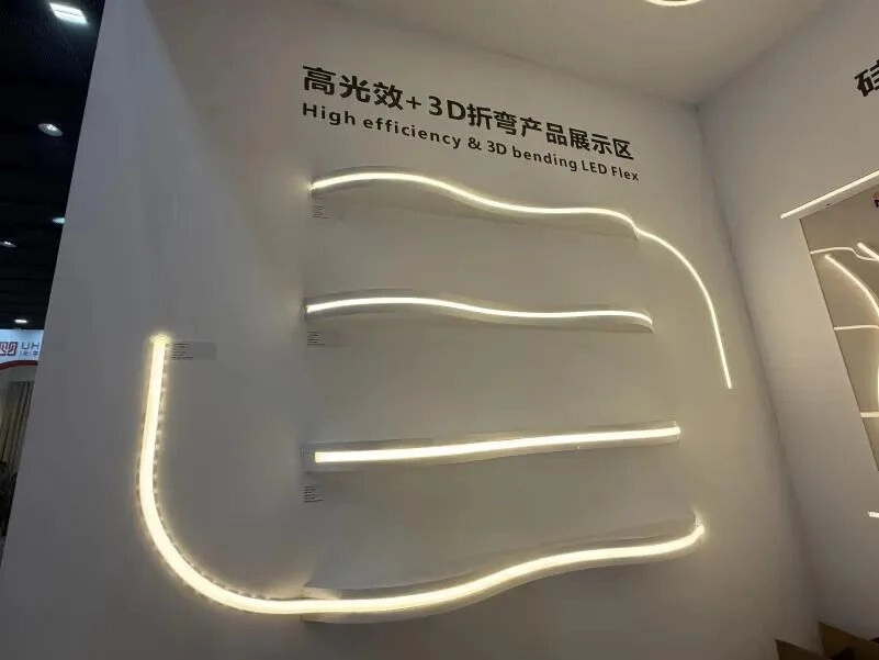 Il futuro dell'illuminazione architettonica &egrave; definito dalla flessibilit&agrave; dell'intelligenza e dai sistemi LED ultra lunghi
