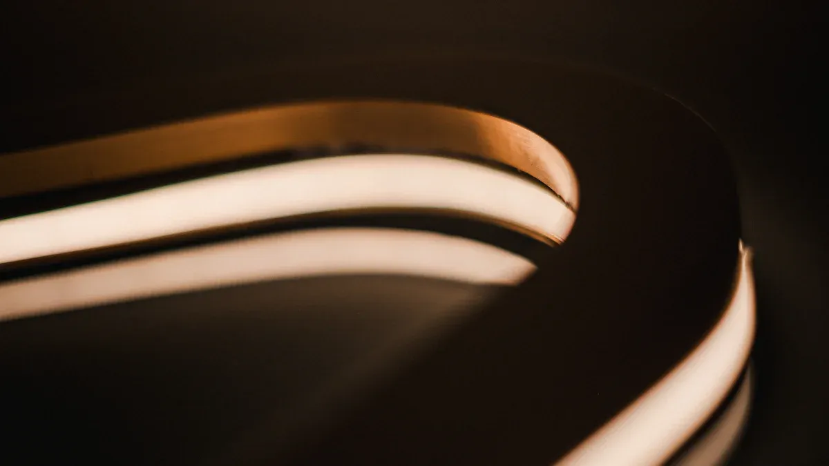 Abbandona il neon fragile per un resistente LED flessibile sotterraneo oggi