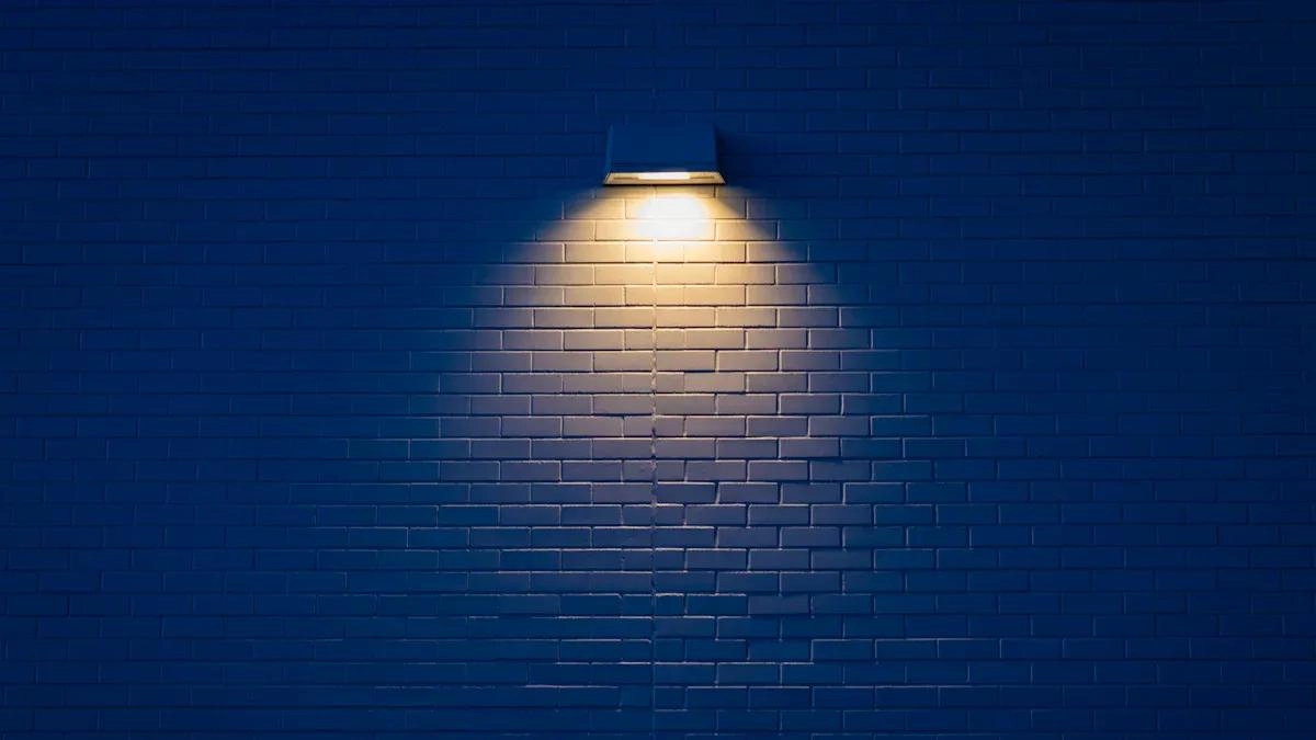 Wall Washing vs Illuminazione Wall Grazing: quale tecnica dovresti utilizzare per il Wall Washing flessibile della facciata?